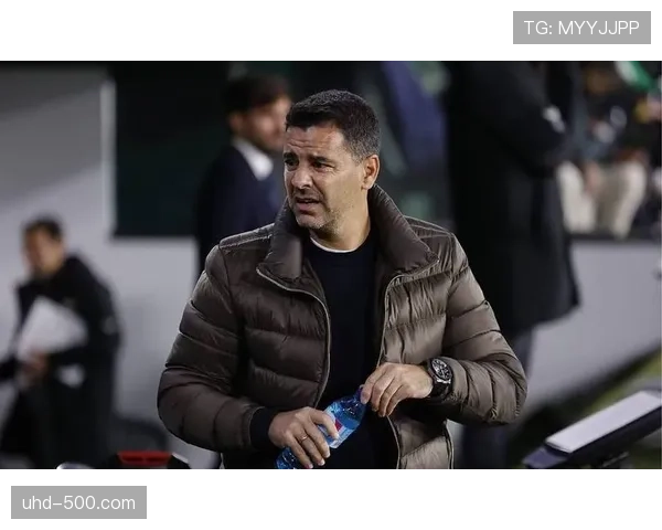 为应对密集赛程，赫罗纳主帅米歇尔在训练中试验轮换阵容